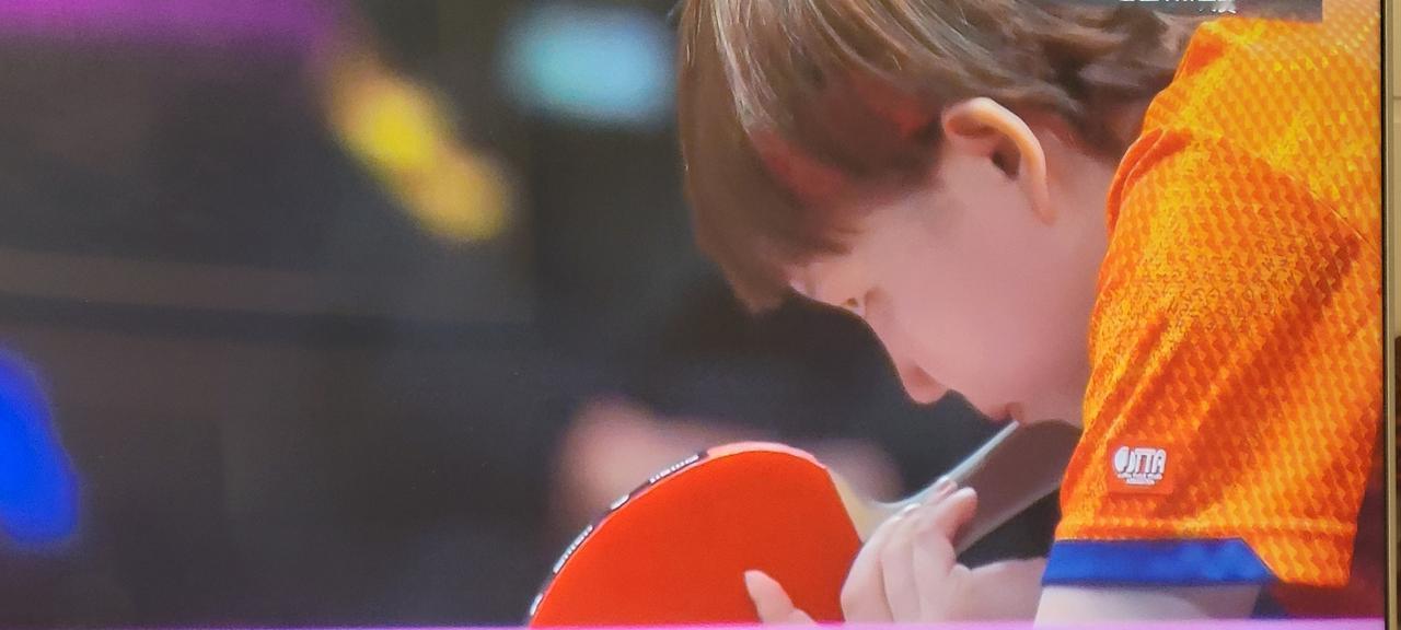 万万没有想到，朱雨玲打了大迪一个9:1的开局，最后以11:5拿下首局。
大迪加油