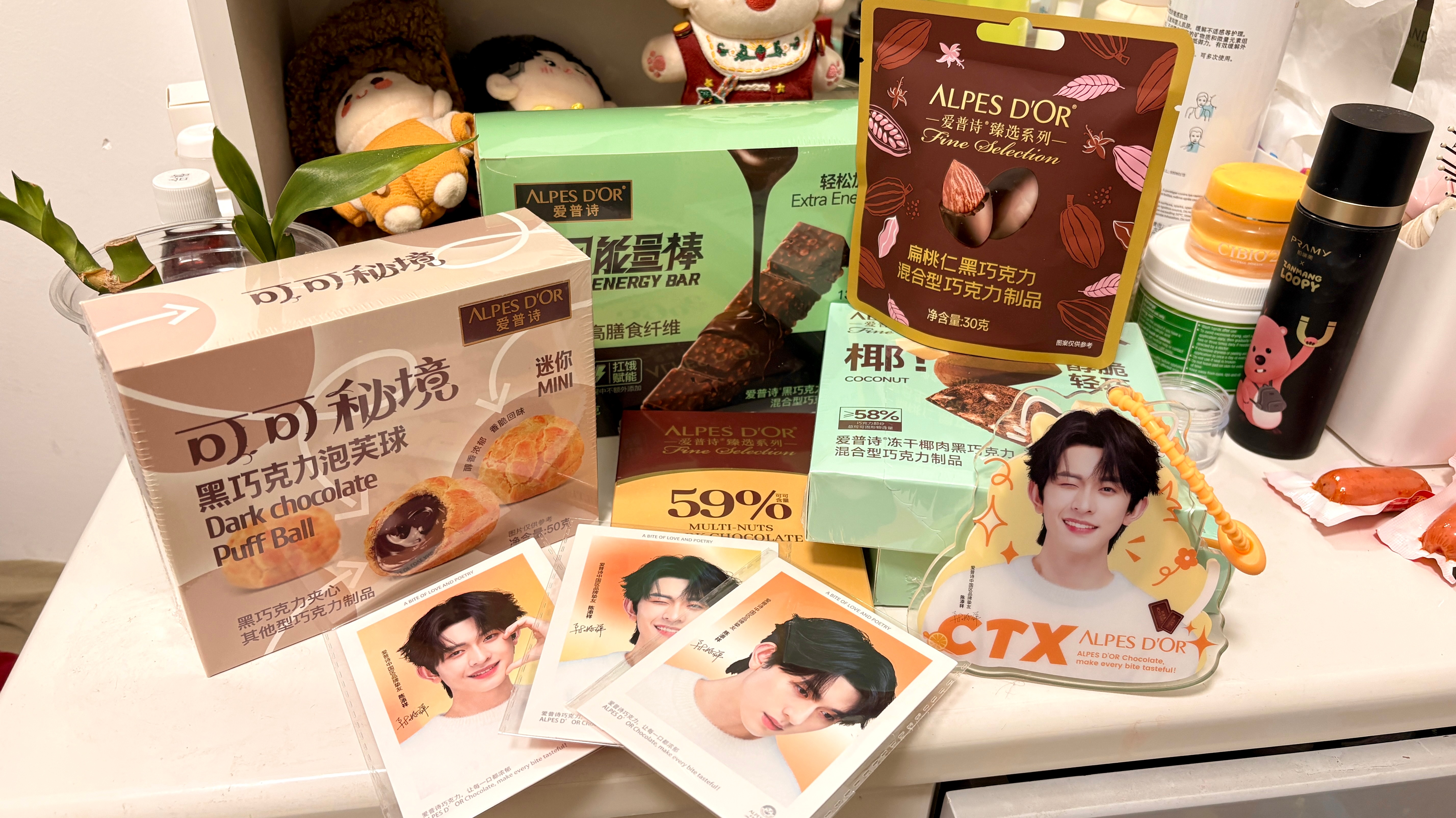 陈添祥挚爱每一添安利陈添祥 好吃的巧克力到了还有添添可爱的周边喜欢😍