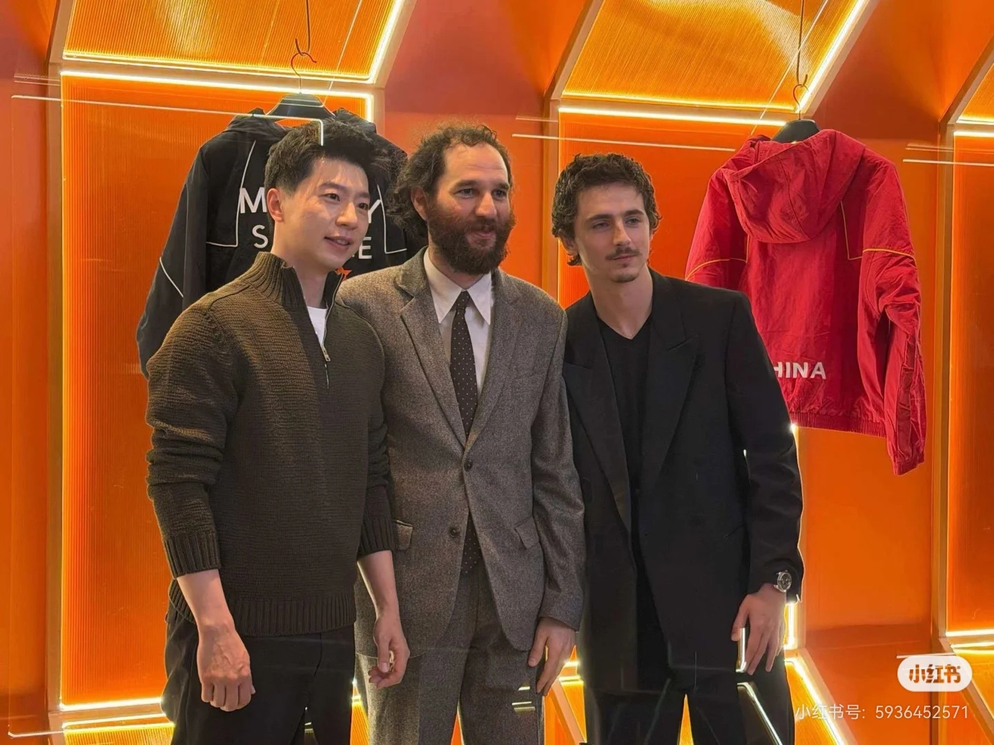 甜茶说马蒂想成为马龙一样的球员 马龙和至尊马蒂导演，男主甜茶合影 