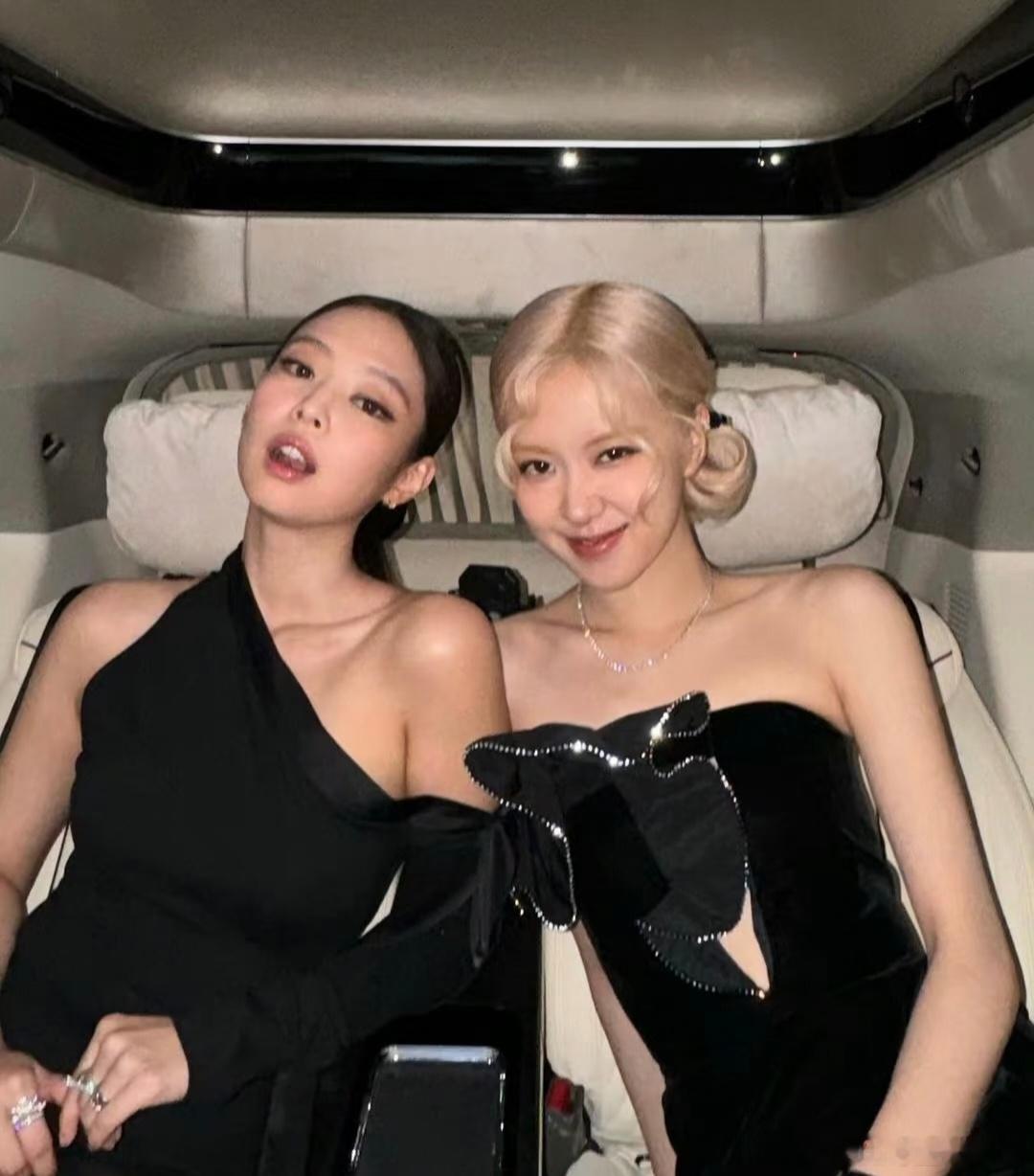 Jennie打码朴彩英姐俩还是太🔥了，Jennie和朴彩英发点啥都引来围观 ​