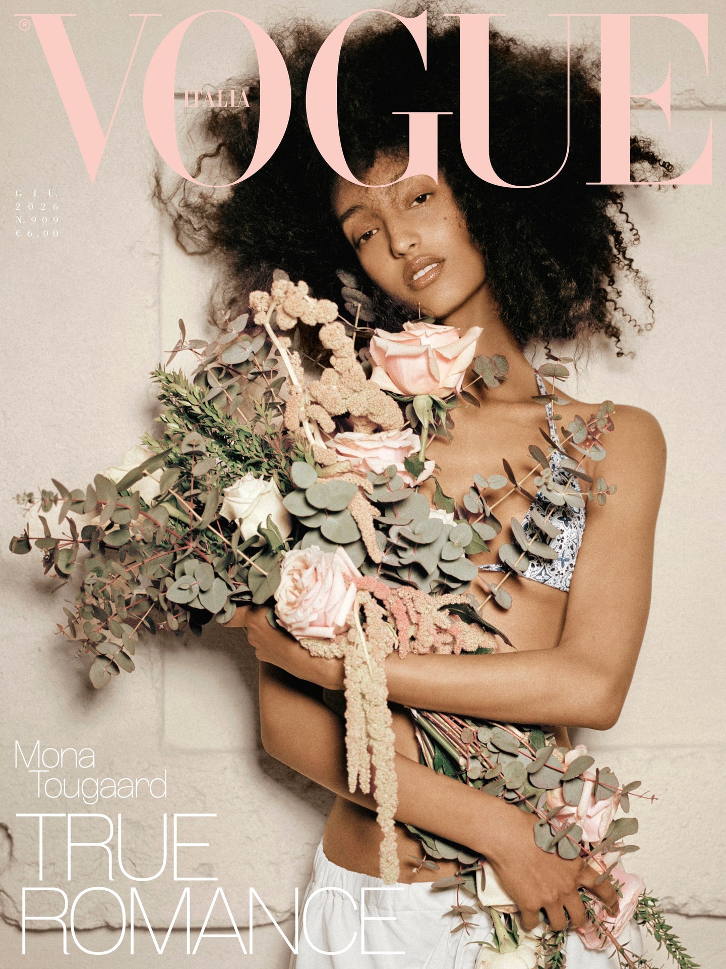 Vogue Italia June 2026红透天的超模Mona Tougaar