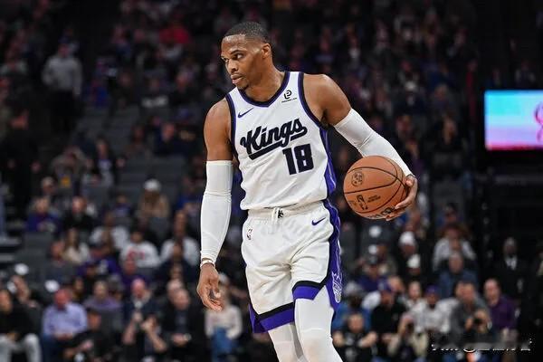 休赛期的你无人问津，就连底薪合同许多球队都不愿意签你，可如今才打了8场比赛就狠狠