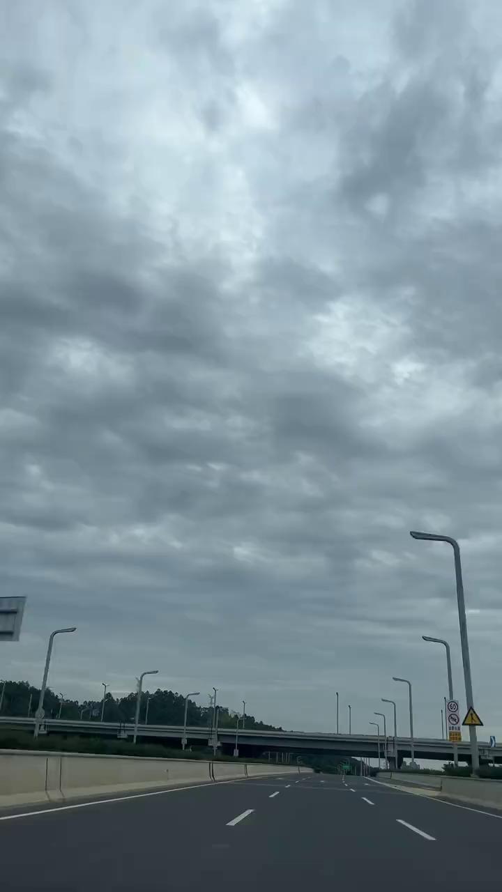 开电车真的是太爽了。