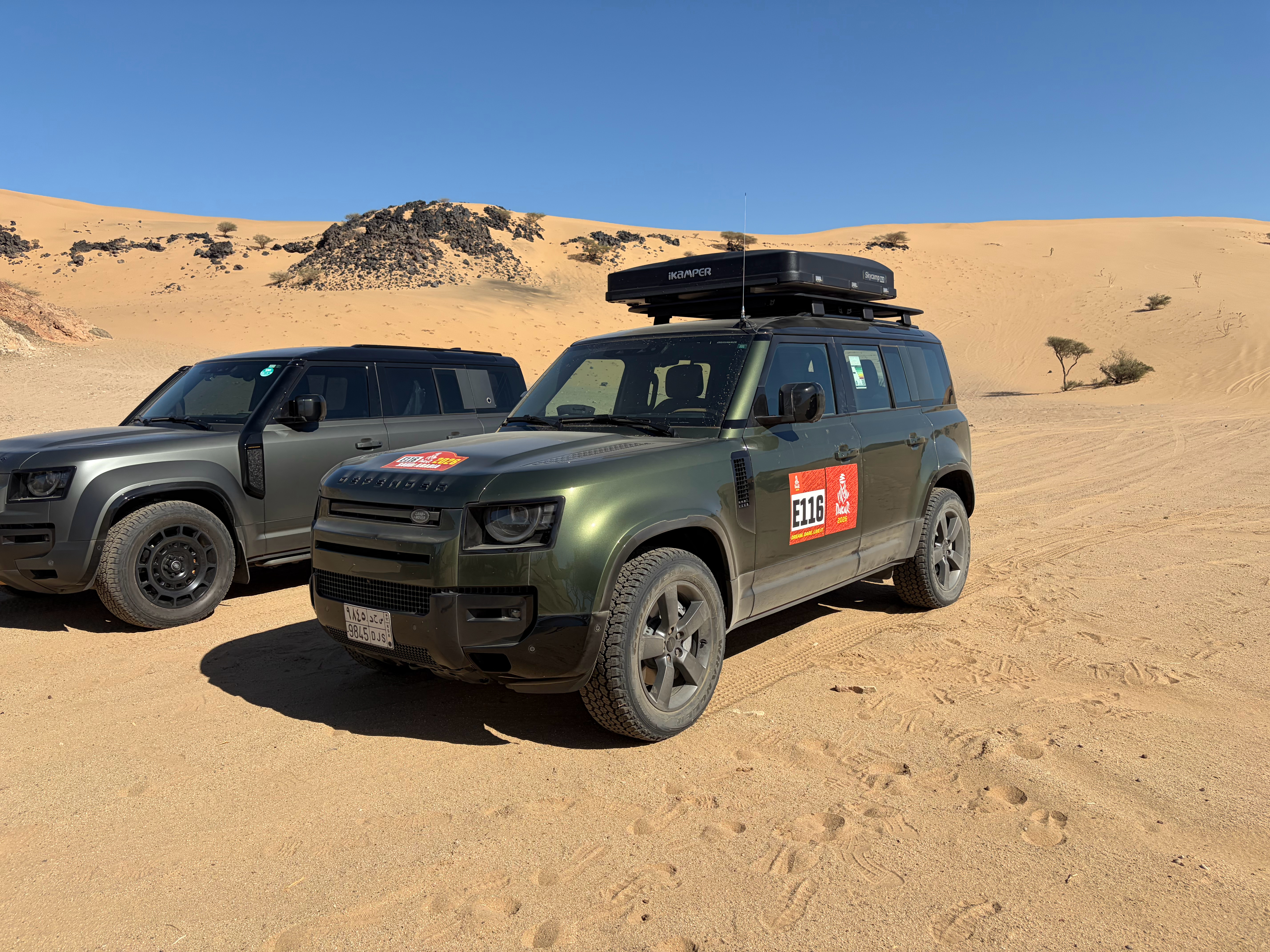 2026 款路虎卫士新加的两个颜色，一个是羊毛石绿，一个是博拉斯科灰，你们更喜欢