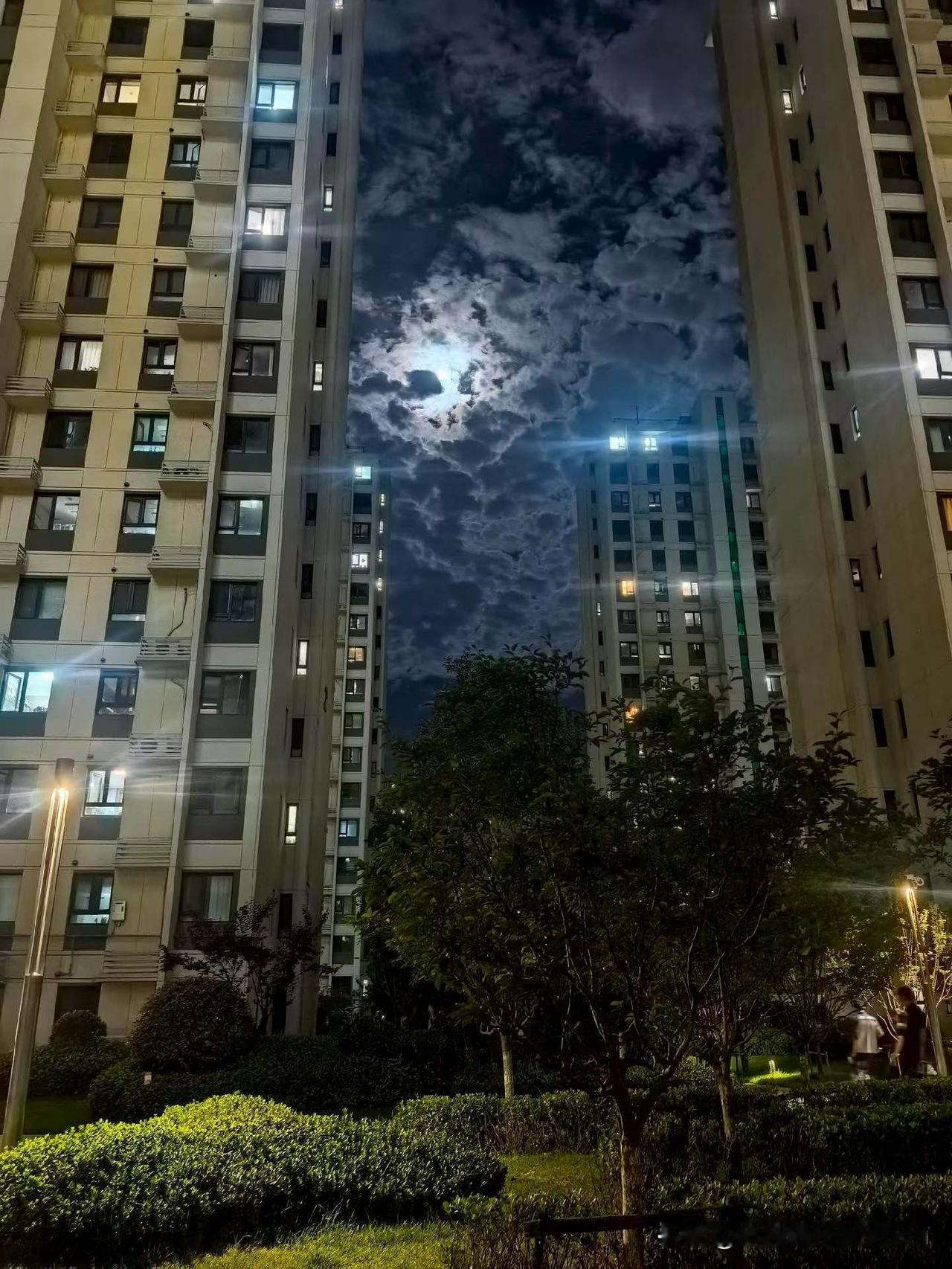 我觉得是。
 
说实话，活到这个年纪，我越来越笃定：对咱们普通老百姓的孩子来说，