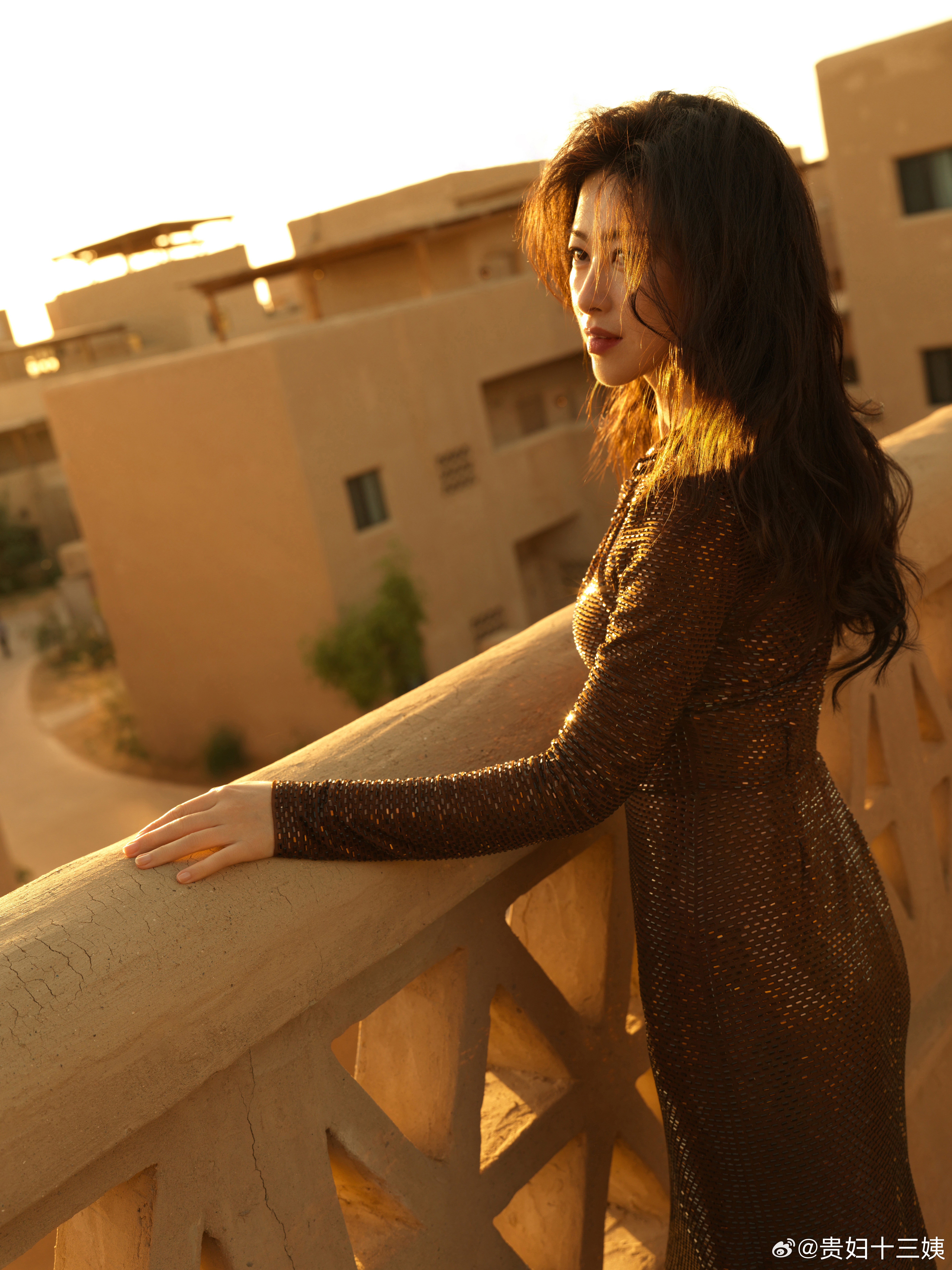 朱珠朱珠好绝的妈咪气质 朱珠自带温柔治愈的妈咪氛围感，静赏尊界S800典藏精工内