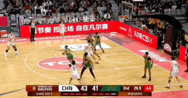 中国女篮半场领先巴西4分 今天上半场中国女篮的表现，是本届赛事打得最出色的，球员