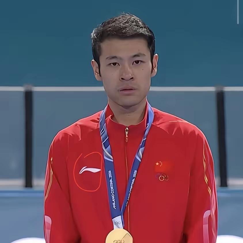 简直离谱。
破奥运纪录、一个人拿了三块奖牌的宁忠岩，身上竟然只有一个正经的商业代