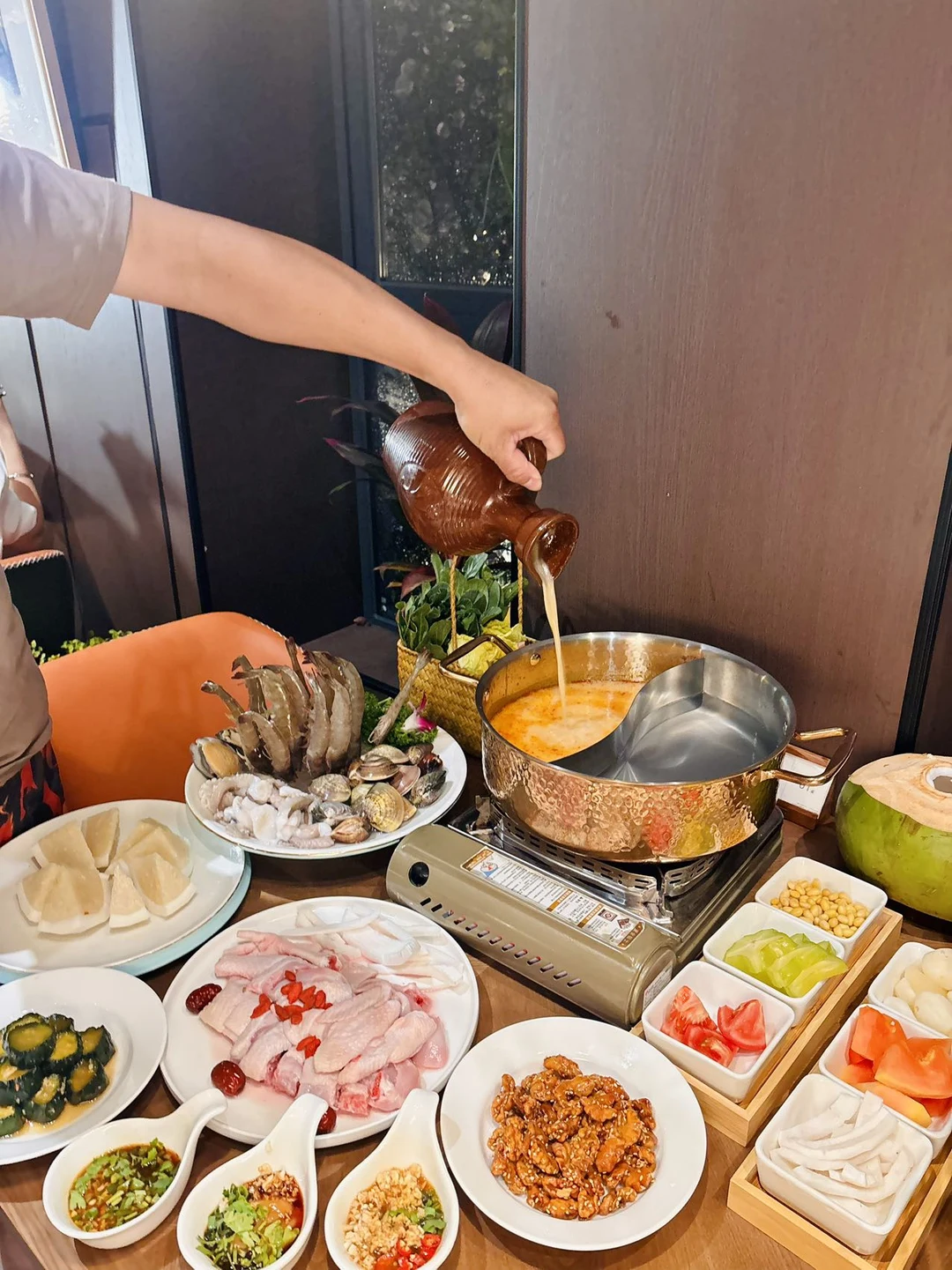 在骑楼看日落吃椰子鸡，我以为只是个景点😱