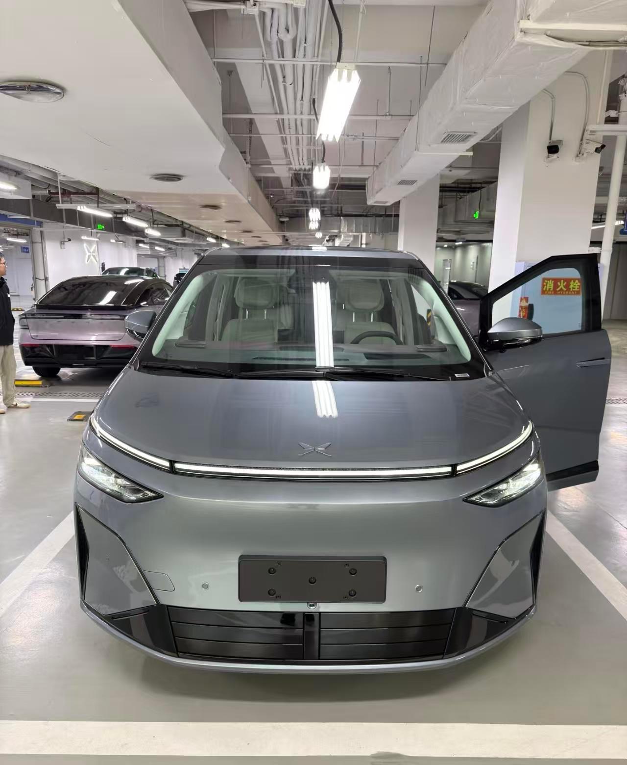 综合续航超过一千公里太省心了，长途自驾游说走就走，路上不用总惦记找充电桩，能好好