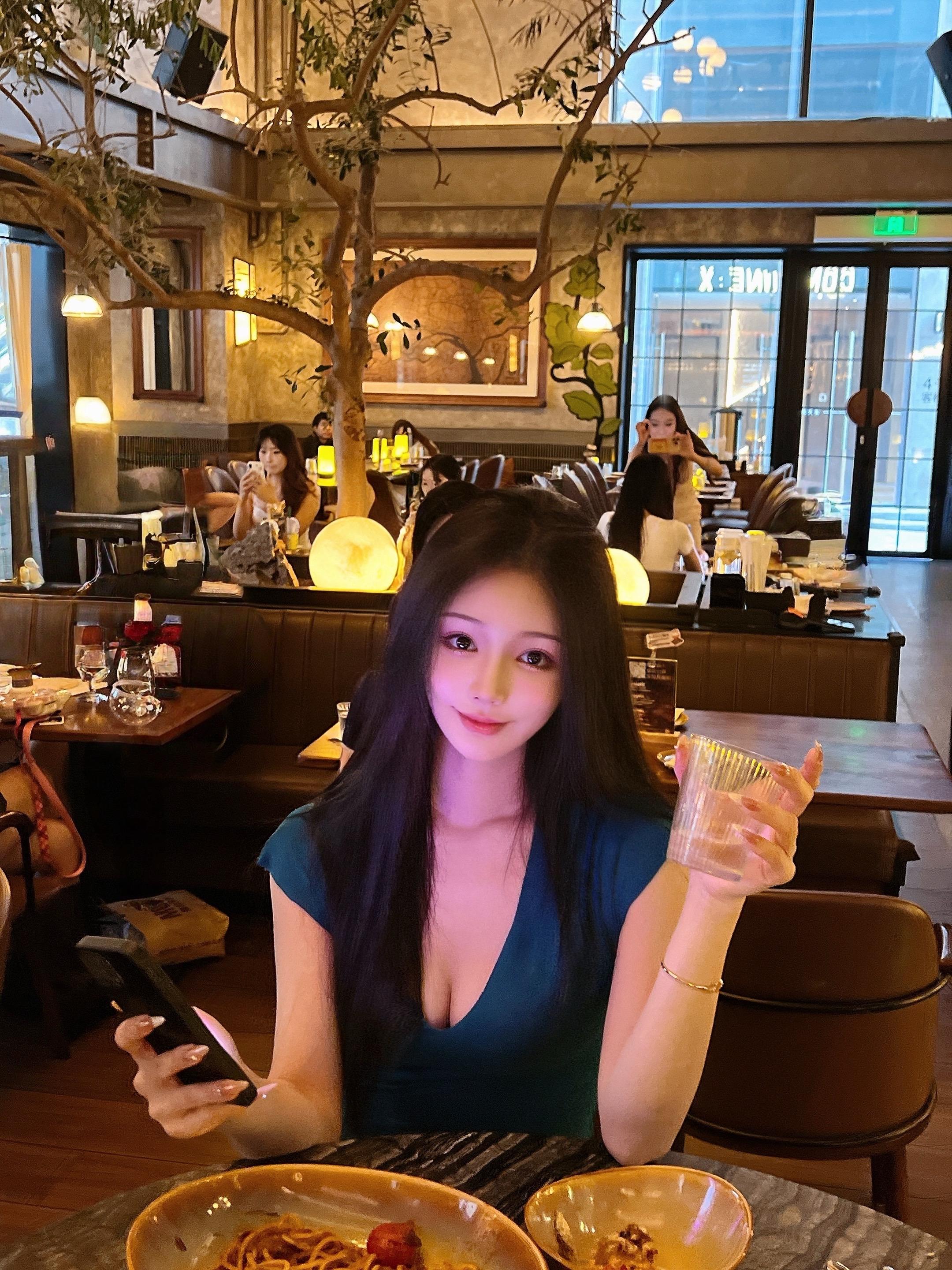 我打字玻尿酸都要3000起步  你上嘴皮子下嘴皮子一动说喜欢我  我沉...