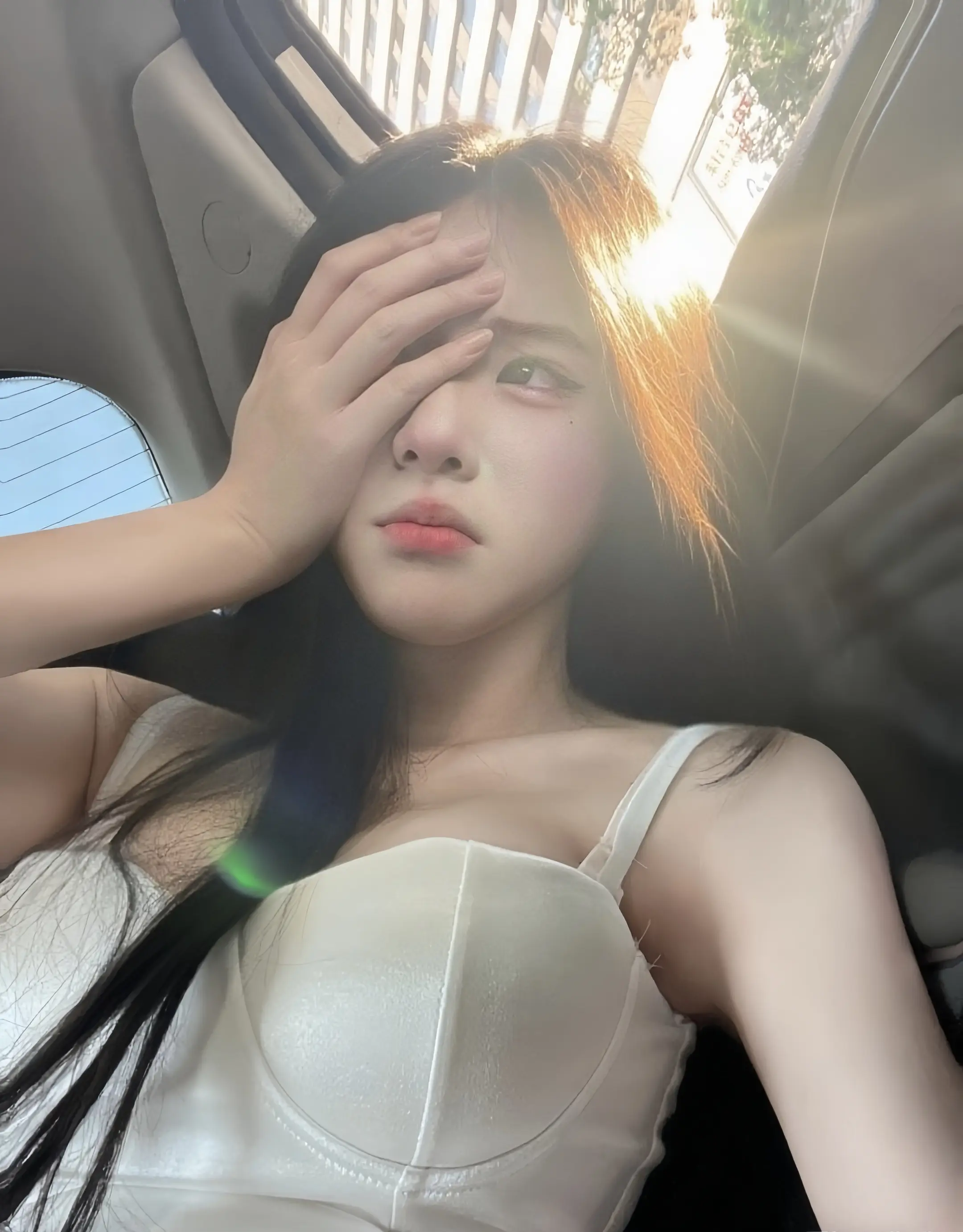 即使你已不再爱我 你就可怜我 把我留在身边吧