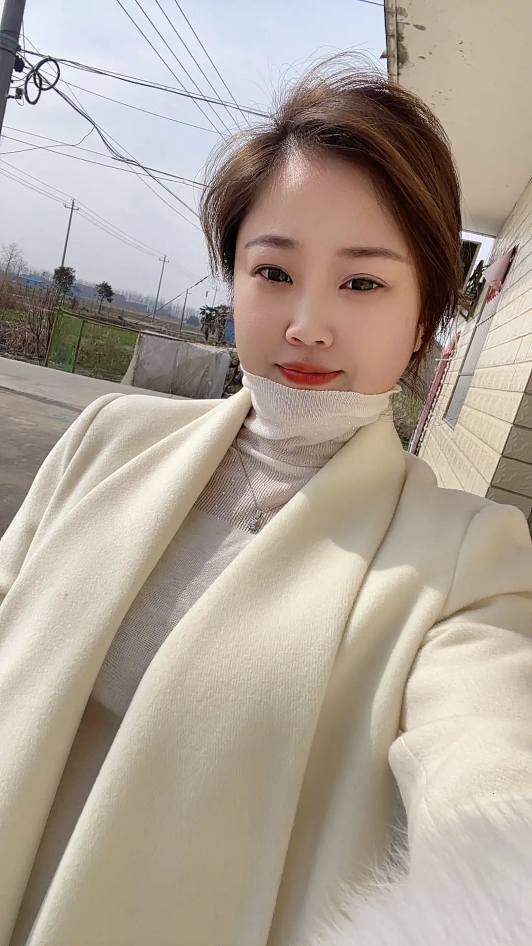 时间是一把尺，岁月是面镜，前者，量人，量心，量距离，后者，照人，照己...