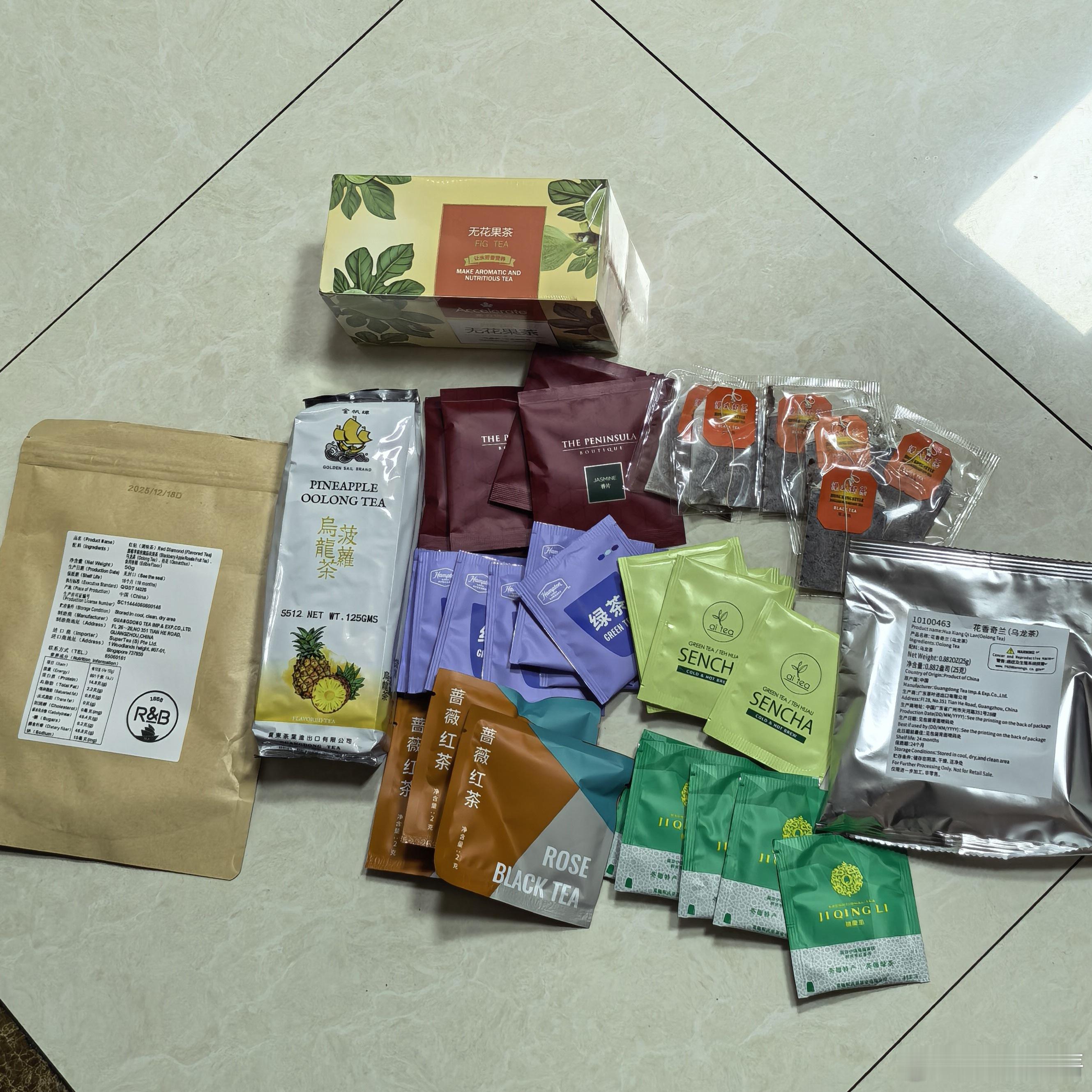秋意渐浓，阳光像被揉碎的金箔洒在窗台上。 ​​​
