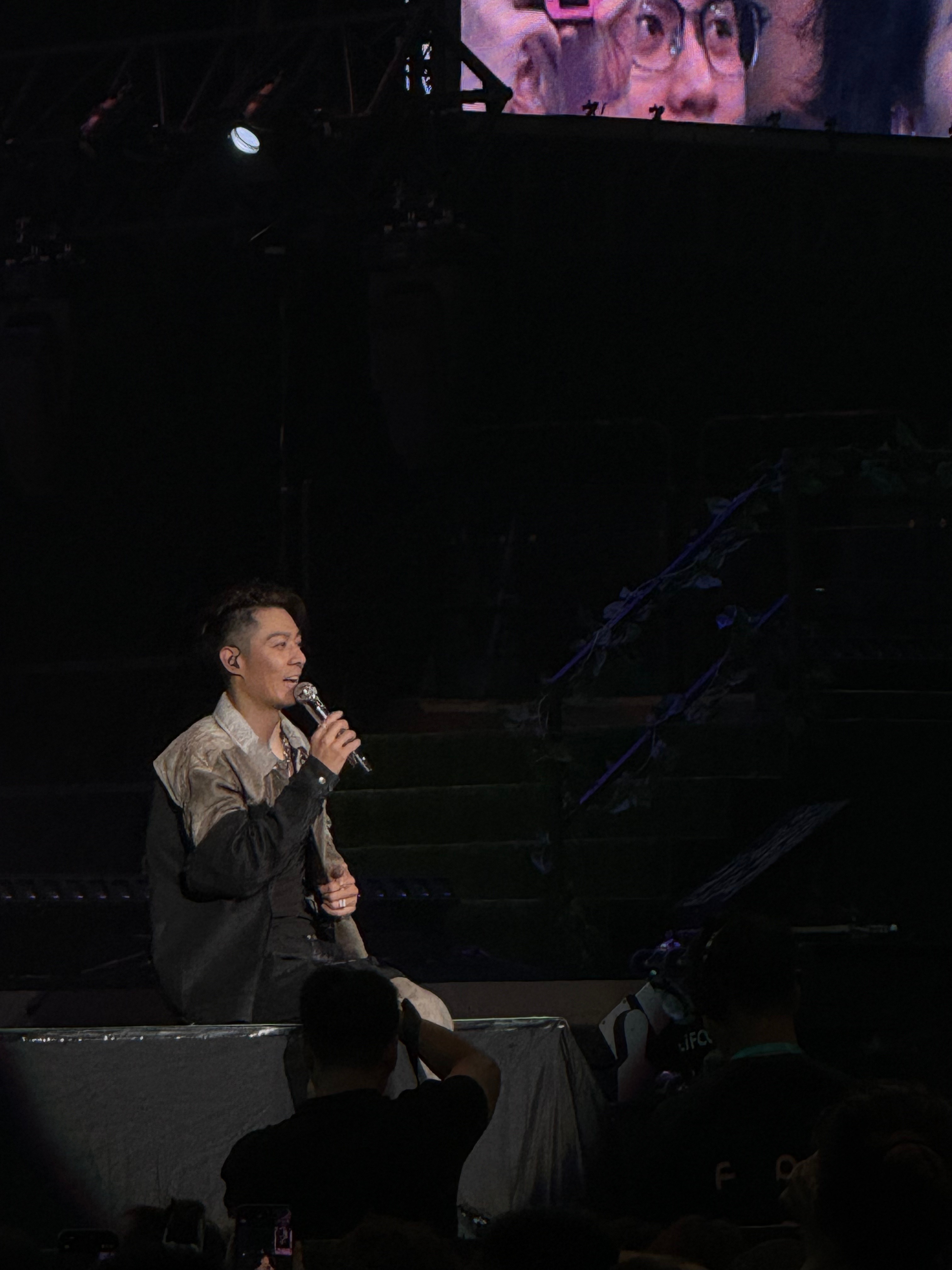 周柏豪绽放之章巡演佛山站佛山这场巡演惊喜接连不断！周柏豪掌控舞台的气场依旧稳定，