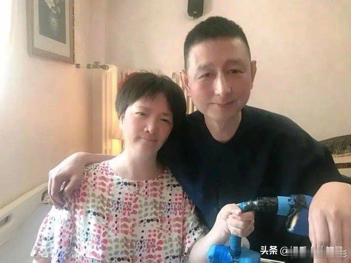 何晴患病期间照片曝光，简直判若两人，完全认不出来了！12月14日，据媒体报道，好