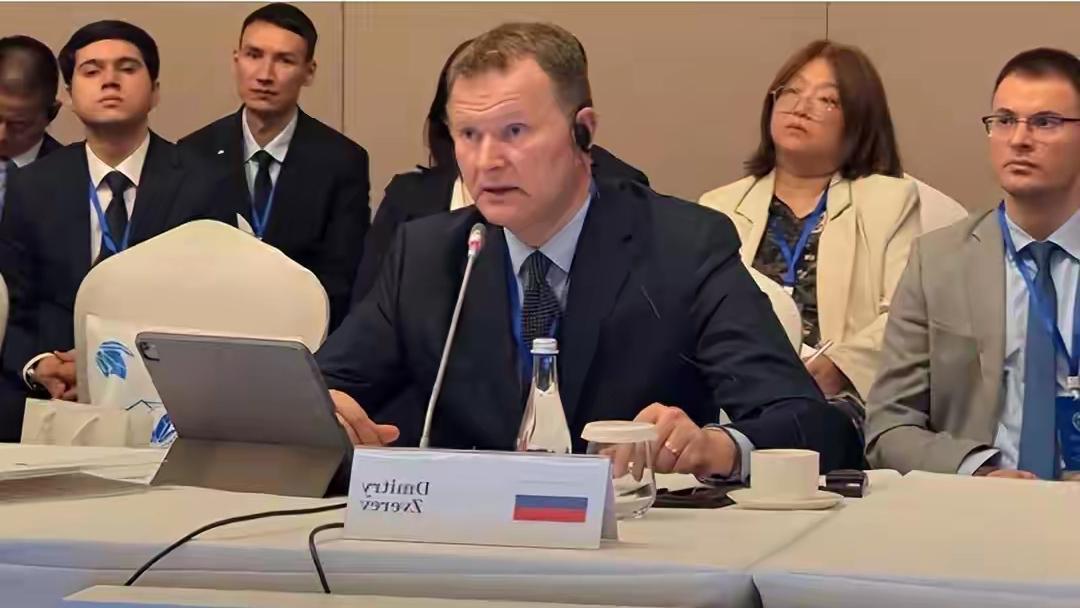 史诗级反转！俄罗斯主动让步，中吉乌铁路破冰改写欧亚格局
 
僵持近30年的中吉乌