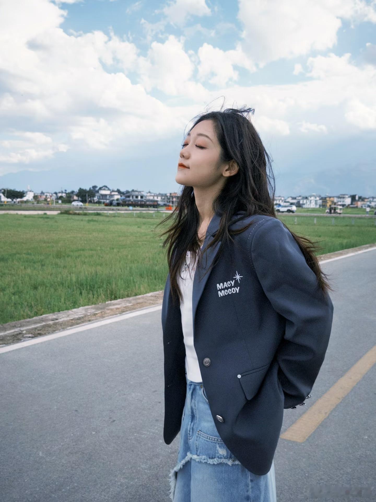 希林娜依高越剧春晚舞台路透 跨界惊喜来袭！希林娜依高亮相浙江卫视越剧春晚，传统与