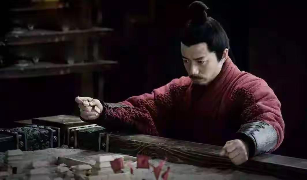 为什么韩信在功臣表中排名这么低？

我党建国前的干部，大抵可分三个层次：

老红