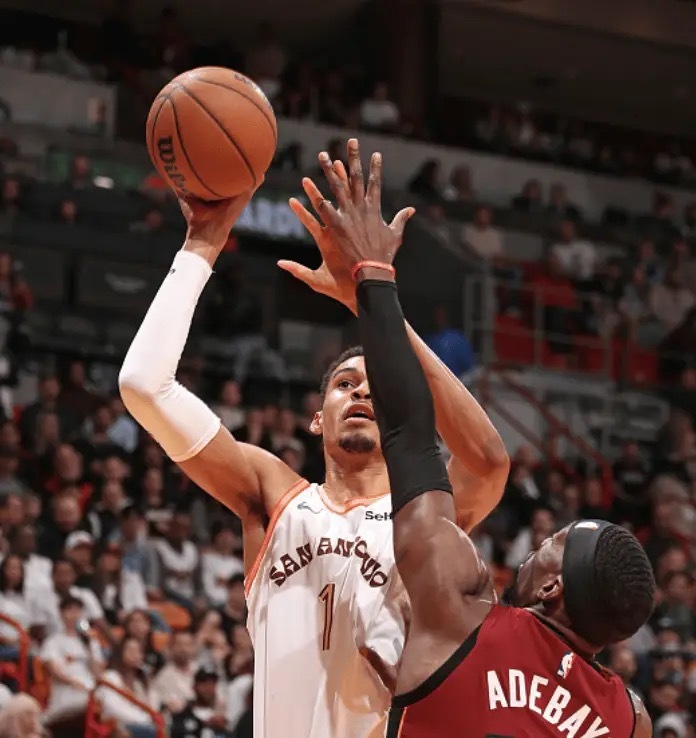 ❤️#阿德巴约谈文班亚马#        今天NBA常规赛热火主场对阵马刺的比赛