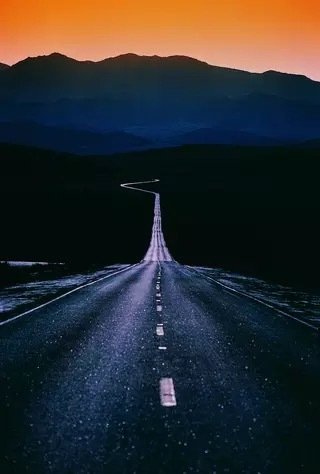人性就是这样，自卑才炫耀，缺爱才花心。你的招摇，除了证明内心虚弱，说明不了任何东