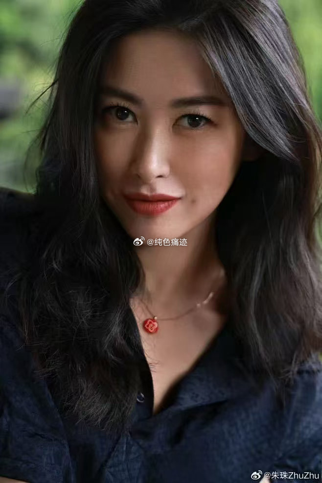 朱珠朱珠内娱收藏主理人朱珠不是内娱隐藏款是典藏款 奔赴宁夏中卫与尊界S800相见