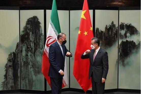 一位俄罗斯专家说中关键：“不论是伊朗还是俄罗斯，都存在一个错觉，那就是只要他们躺