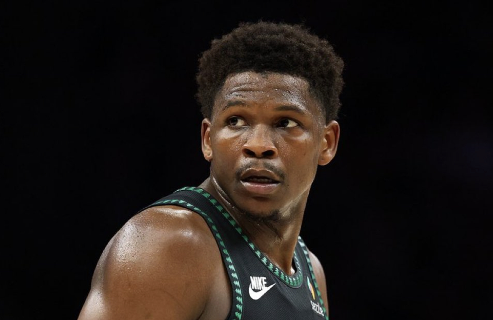 ➡华仔真是猛将兄，跑步膝＋膝盖过度伸展＋骨搓伤，两周就能复出了，年轻真好爱德华兹