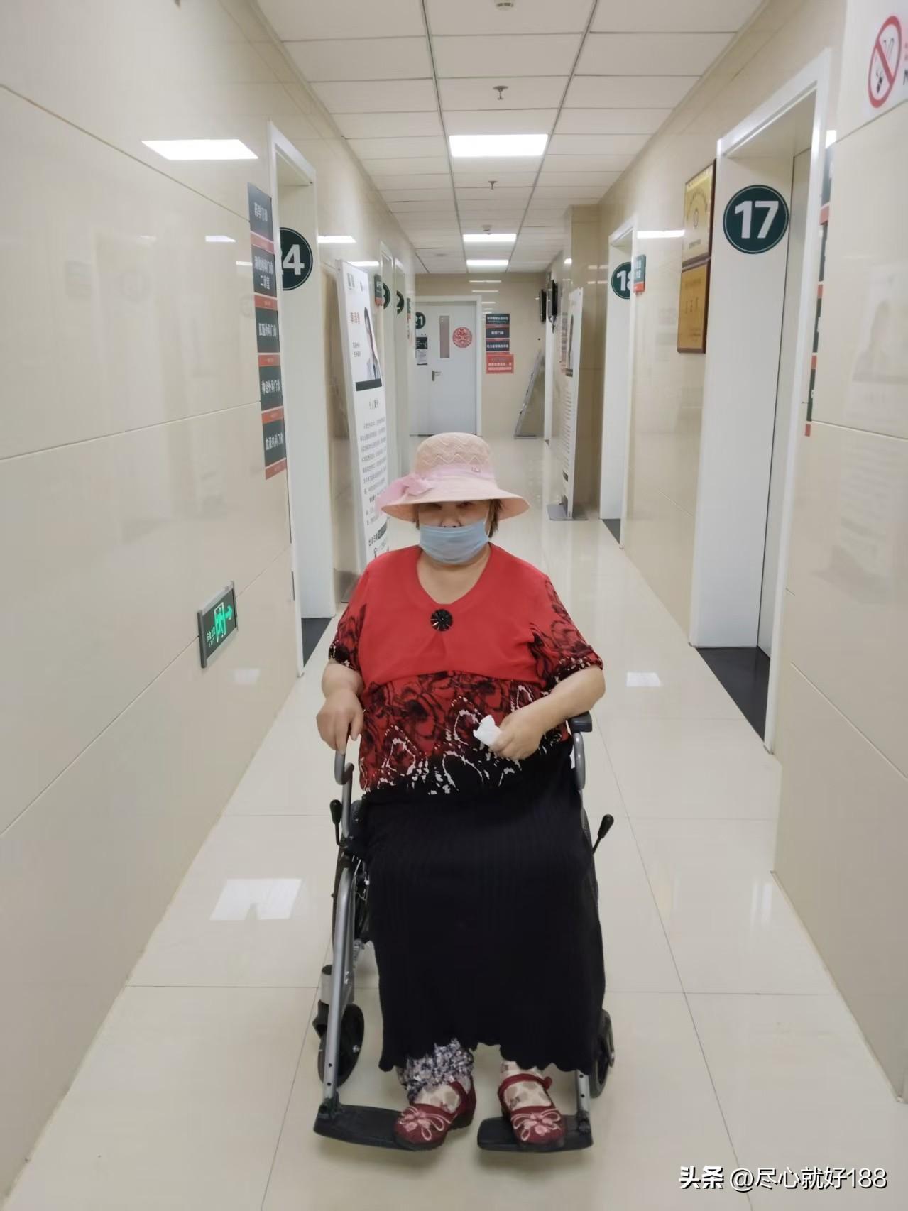 今天是妈妈双腿不能走路的251天，也是妈妈带状疱疹的第106天，今天继续耐心陪伴