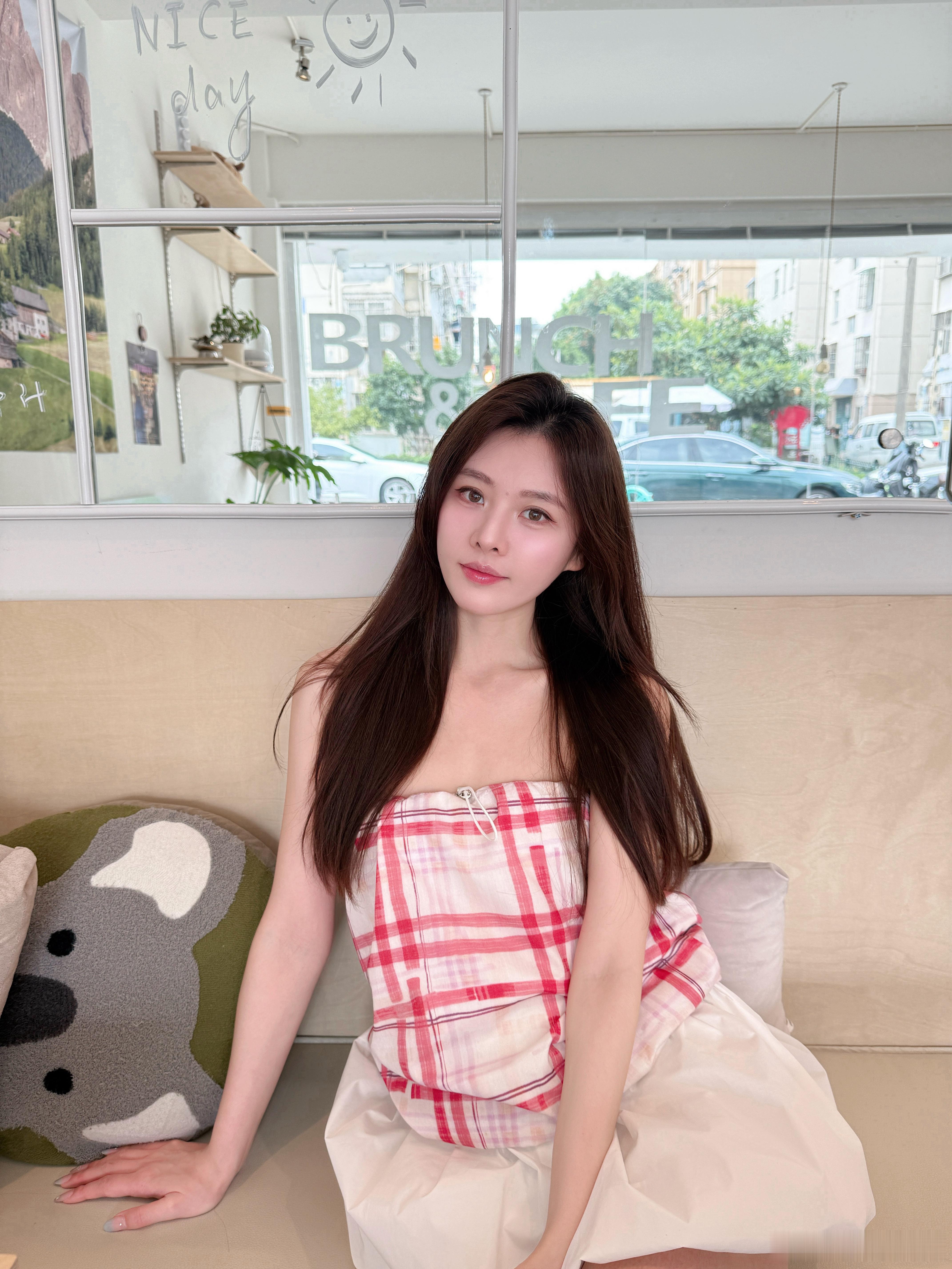 别人都关心你飞得高不高远不远，而我不一样，我不关心你 ​​​