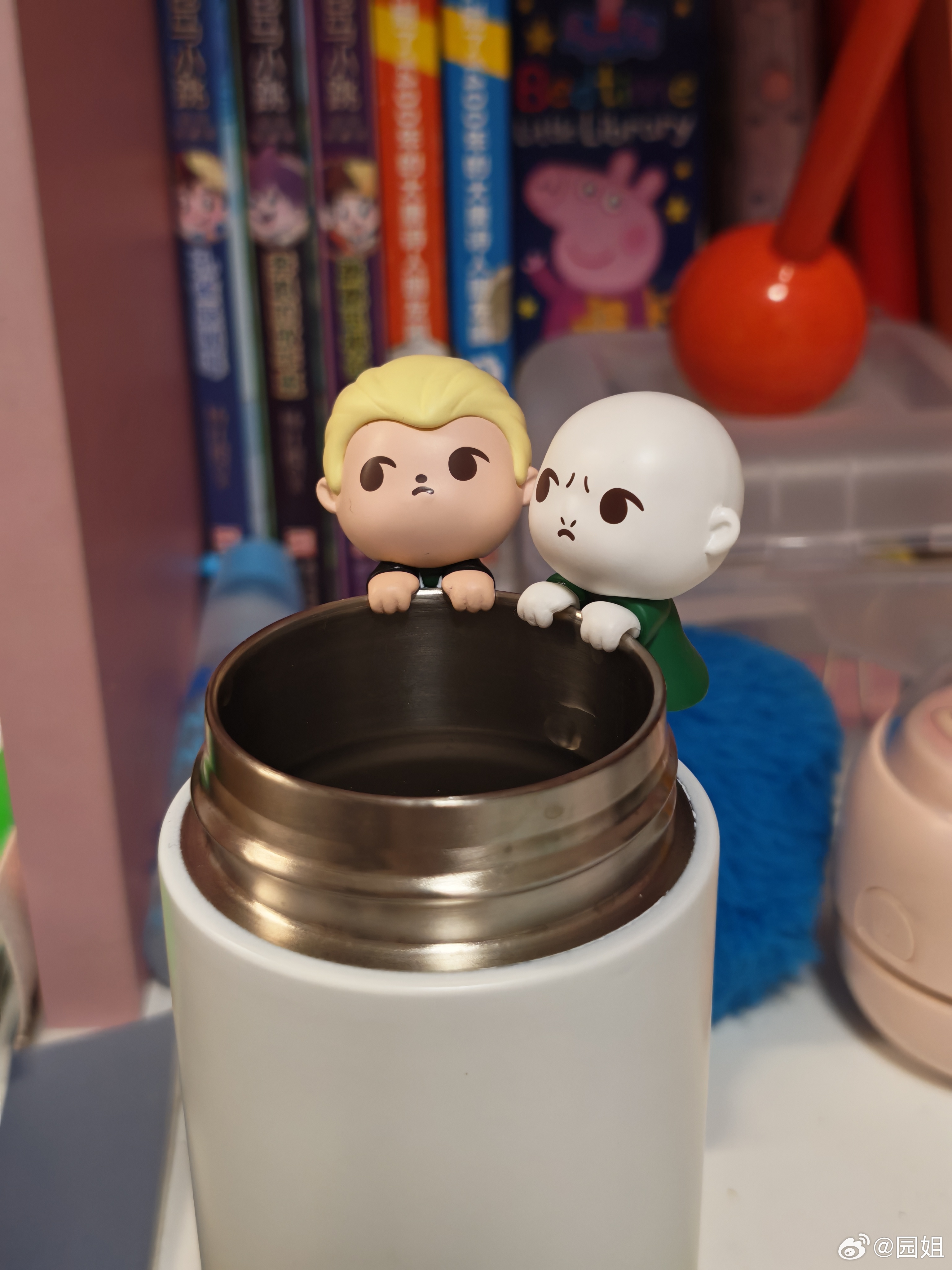 小园园就不怕这伏地魔掉水杯里吗，还是这样喝水更好喝