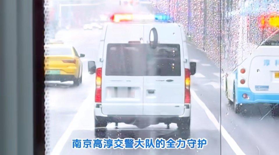 原来yuni们到达南京后还有铁骑守护 南京真的做得好好