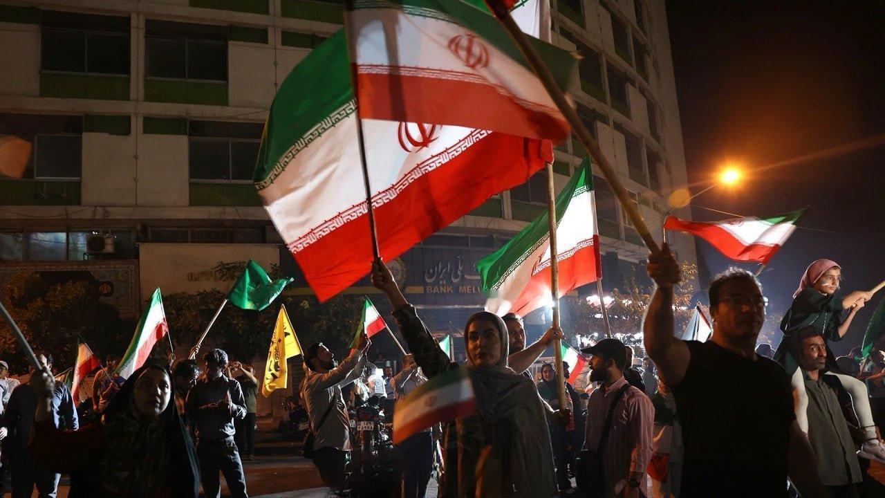 伊朗军队和国防工业专家尤里·拉米恩就近期伊朗多地爆发的抗议活动发表了以下文章：