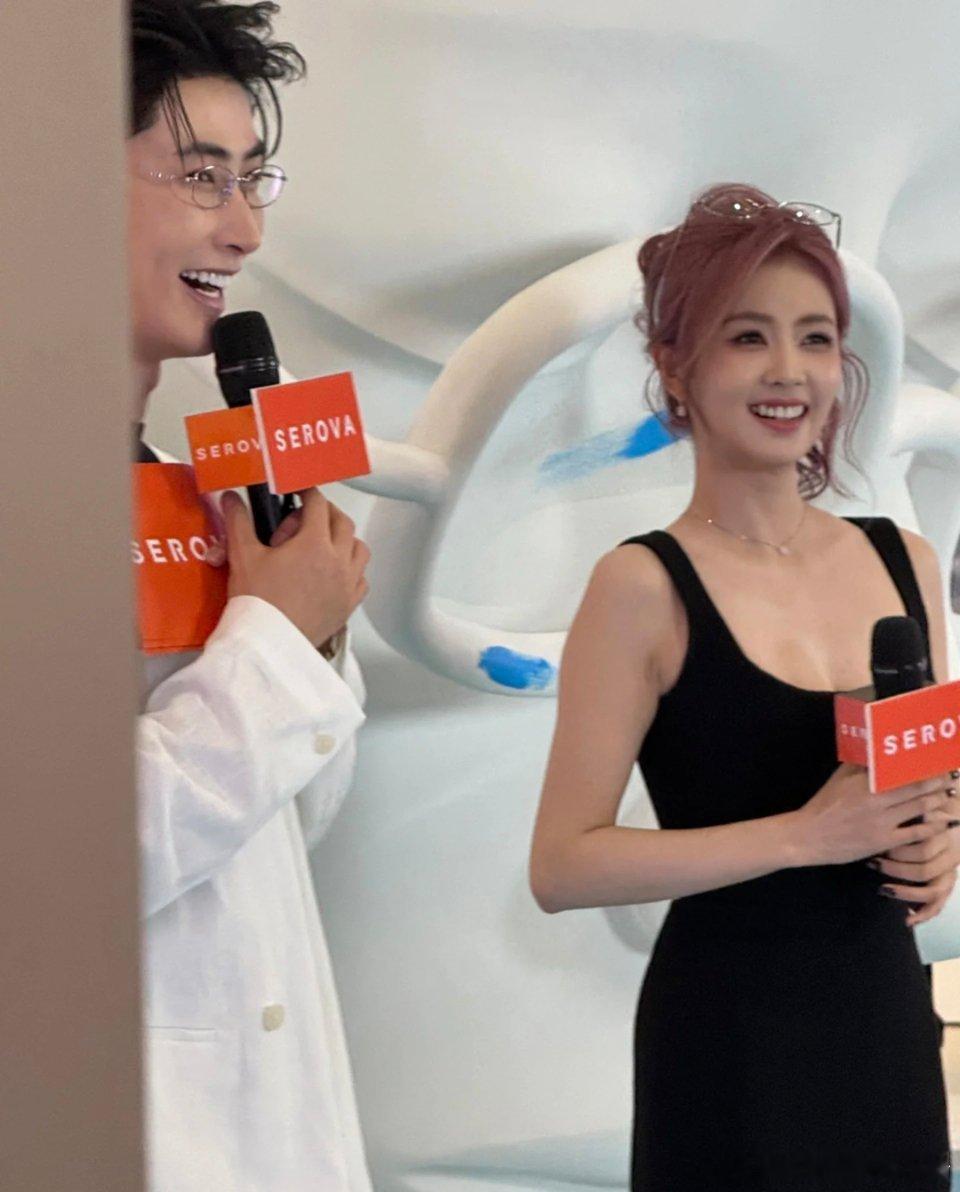 白鹿杭州品牌活动，粉发小黑裙造型，生图状态怎么样？[奶牛猫] ​​​