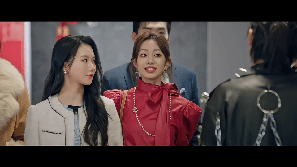 骄阳似我这集演到真假千金 真假千金简直是让人百看不腻啊，不过看到他们之间的交锋期