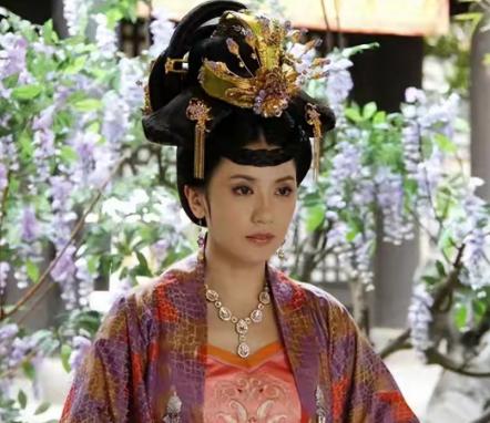 中国历史上皇后数不胜数，有一位女子创下的纪录一千七百年无人打破。她一生五废六立，
