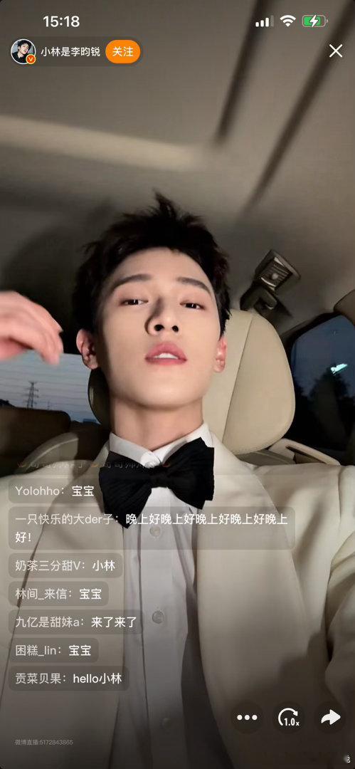 李昀锐爆改男大杀疯了！从古装文弱感变身活力男大，健身后肌肉紧实，气质大变。白衬衫