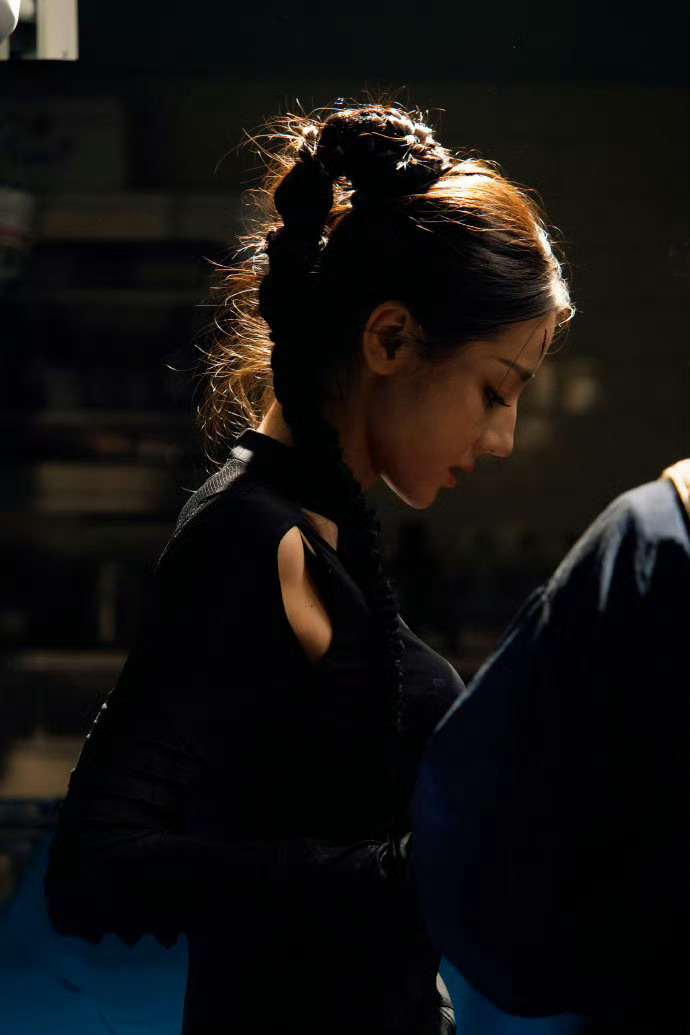 迪丽热巴大方，迪丽热巴的伴手礼来啦，满满的都是东西，就这个热巴大方，期待住待会的