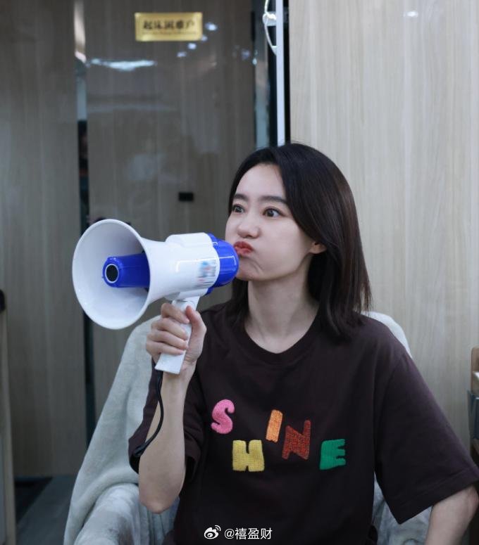 功夫女足破20亿全员复刻名场面 18天斩获20亿票房，主创全员重回银幕经典瞬间，