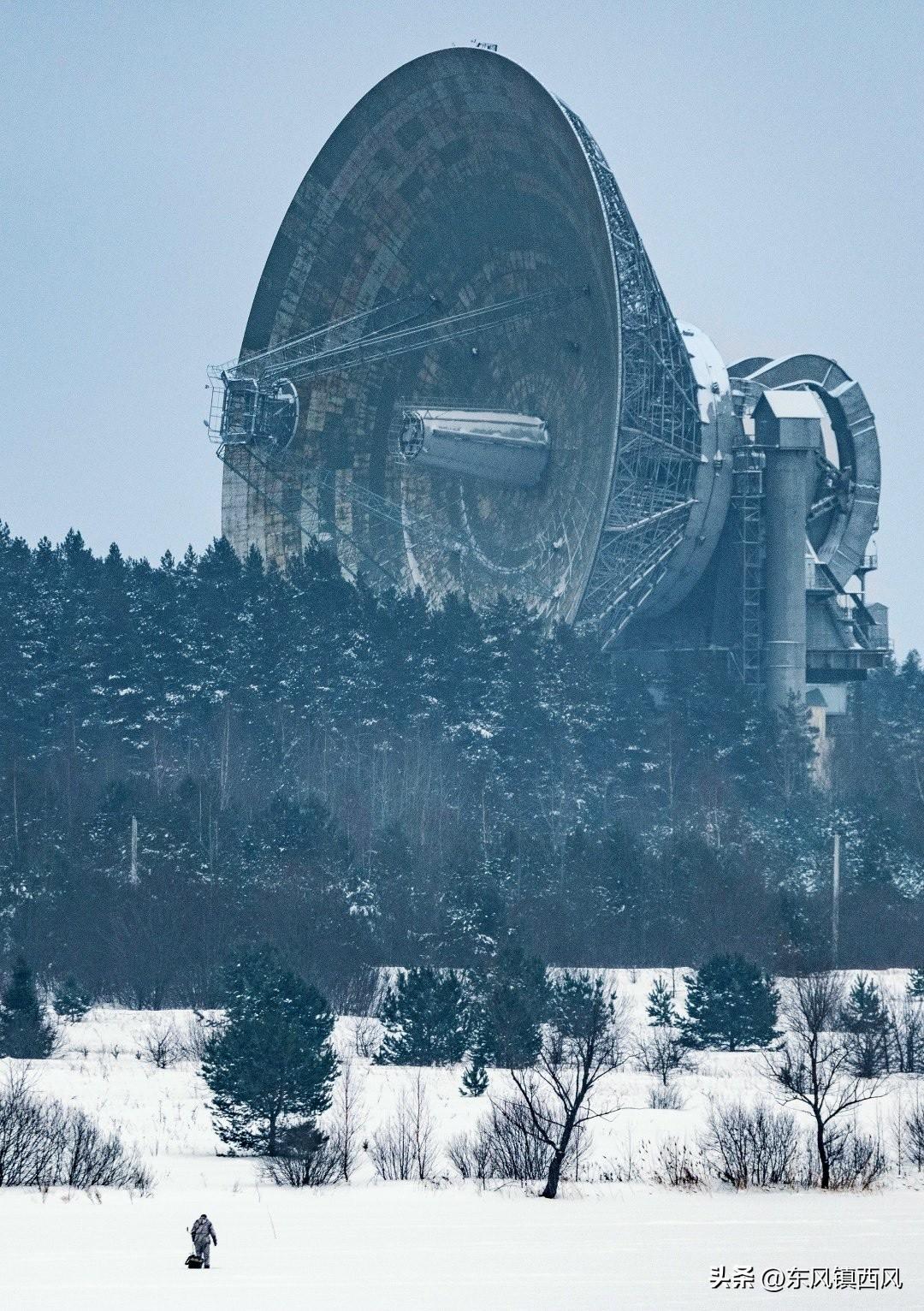 更像是现实中的科幻、失落的外星工程遗迹！
这是苏联时期建造的巨型望远镜，卡利亚津