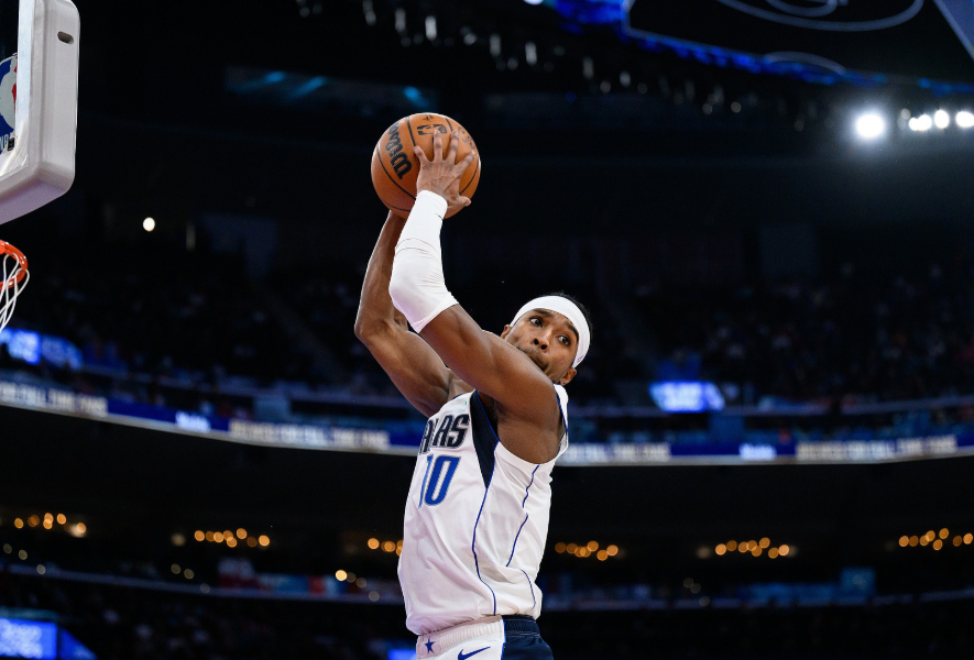 NBA圣诞大战，勇士126-116战胜独行侠。赛后，梅尔顿接受了记者采访。谈到布