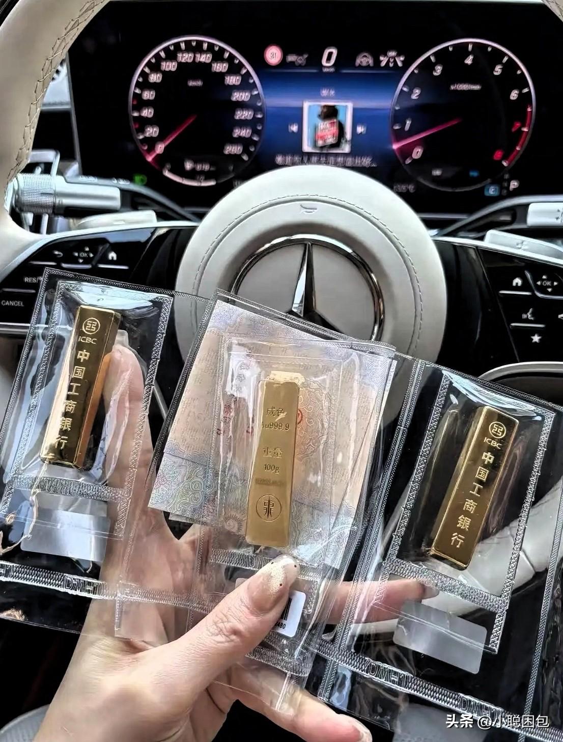 今天才发现，
黄金越来越不对劲了，
7月7日大盘金价从910跌到
901每克，真