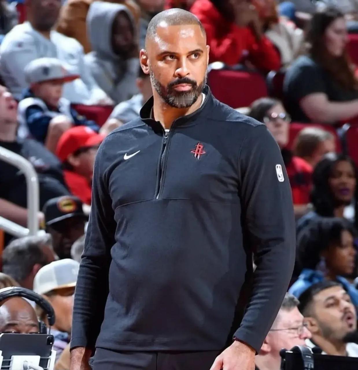 又出昏招，打步行者乌杜卡让杜兰特轮休，差一点葬送比赛胜利。

该说不说，面对联盟