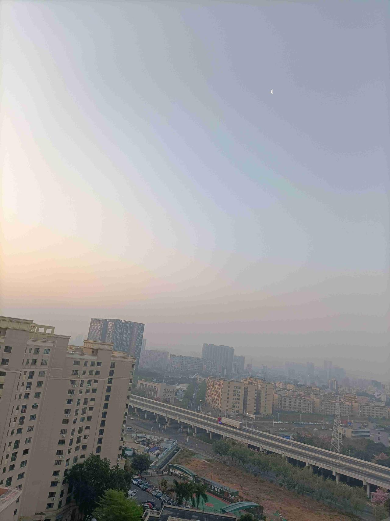 我的今日状态：😁轻松愉快
我这里的天气：☀️晴天深圳今日雾转晴，气温15度到2