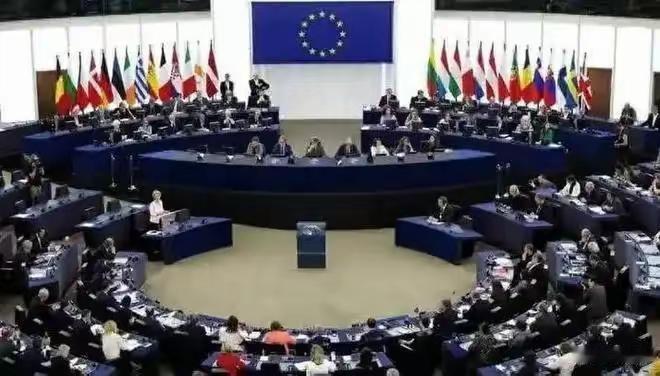 美媒一句“家长管教”杀人诛心！挨过原子弹的日本，如今卖力讨好美国
 
谁能想到，