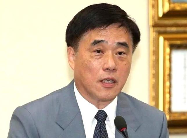 可笑
好棋下成死局！


国民党的处境实在让人看不透
郑丽文刚凭敢说敢做透出点新