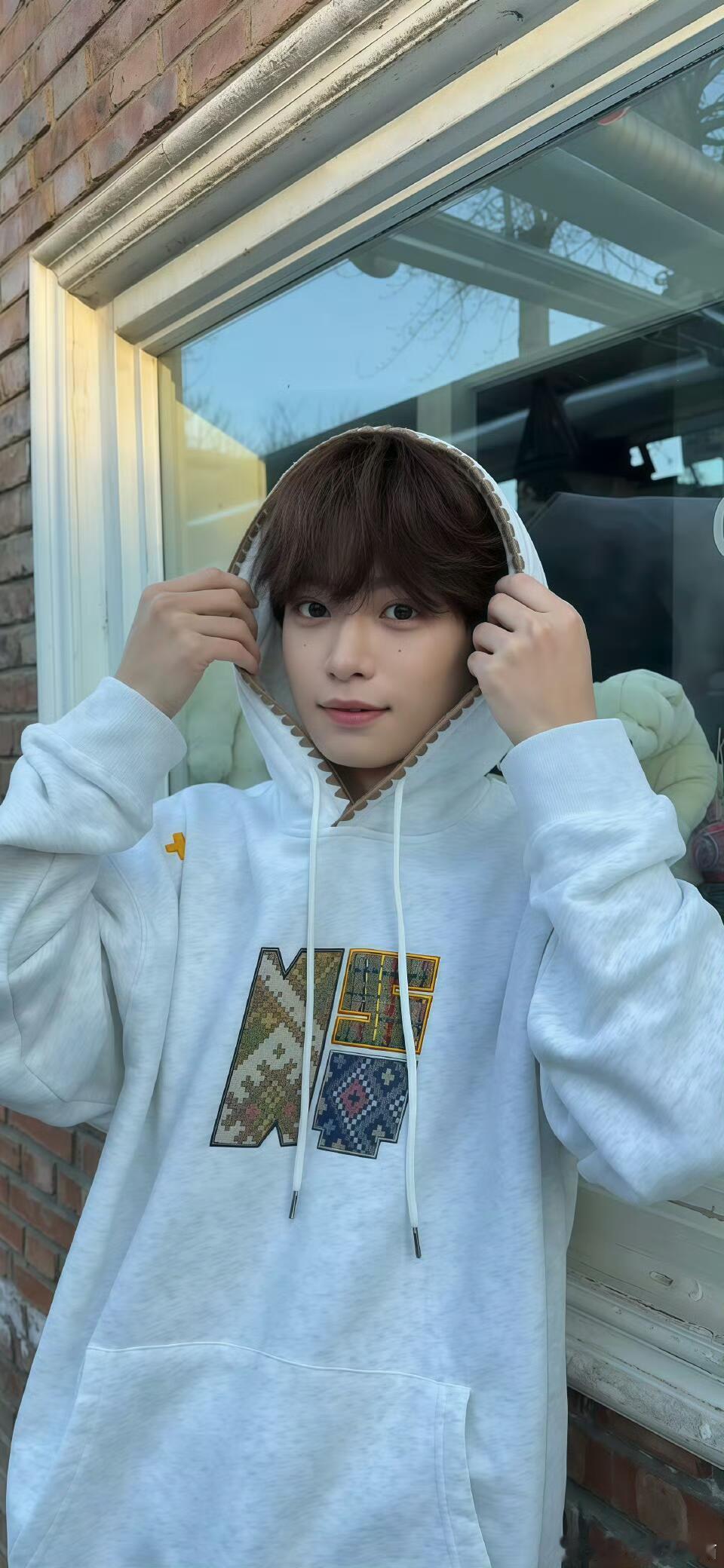 梓渝2025热搜上榜数梓渝巅峰时期一晚上热搜全都是他，绝对算得上是2025年的天