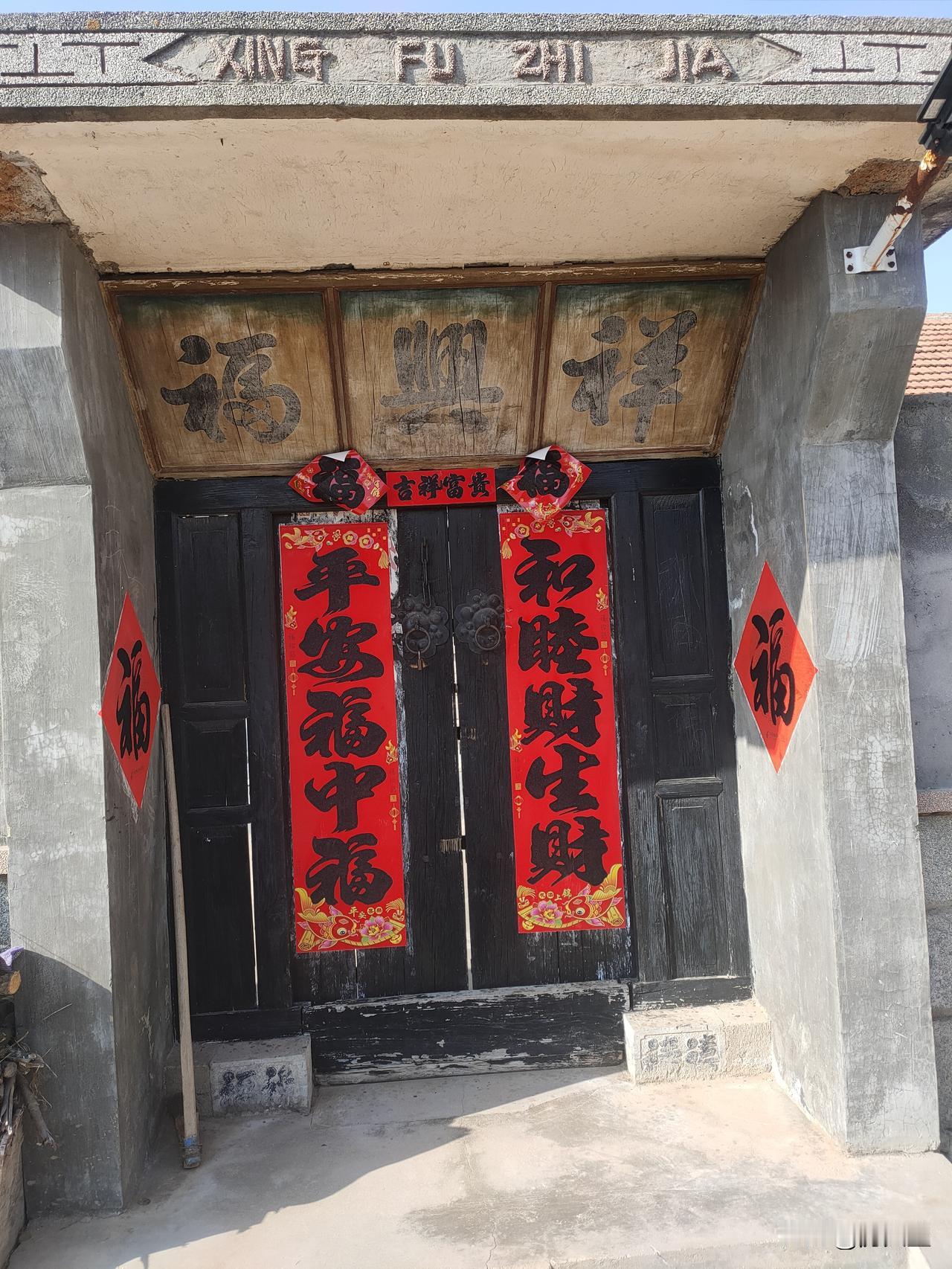 人到中年，站在人生半山腰，感慨万千。回头是青涩莽撞，抬眼是前路责任。
这时才懂，