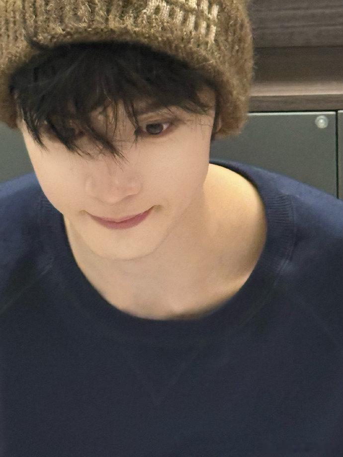 陈哲远这是评论区不是教学区陈哲远生日这是真教上粉丝做饭了诶。这个一顿饭给粉丝馋晕