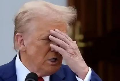 现在美伊战场出现了一个怪相，美国肆无忌惮地打击伊朗的军用设施，甚至敢打击伊朗的总